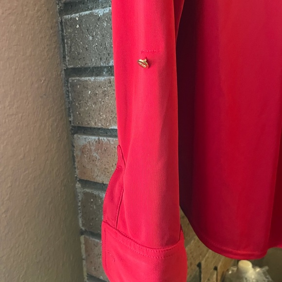 Red blouse, gold buttons, long or roll up sleeves - Picture 5 of 5